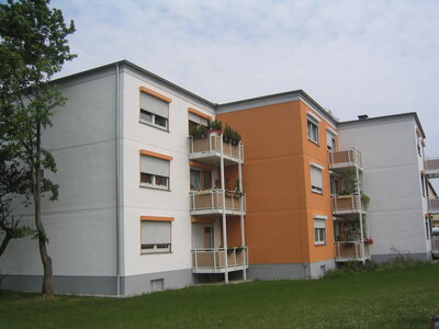 Außenfassade eines dreigeschossiges Gebäudes Auf der Töterlöh 40