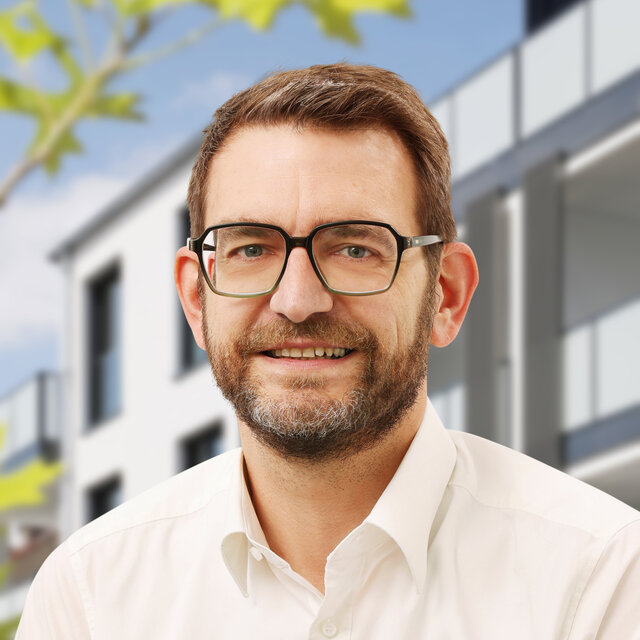 Porträtaufnahme Sebastian Even, Mitarbeiter in der IT und im Controlling