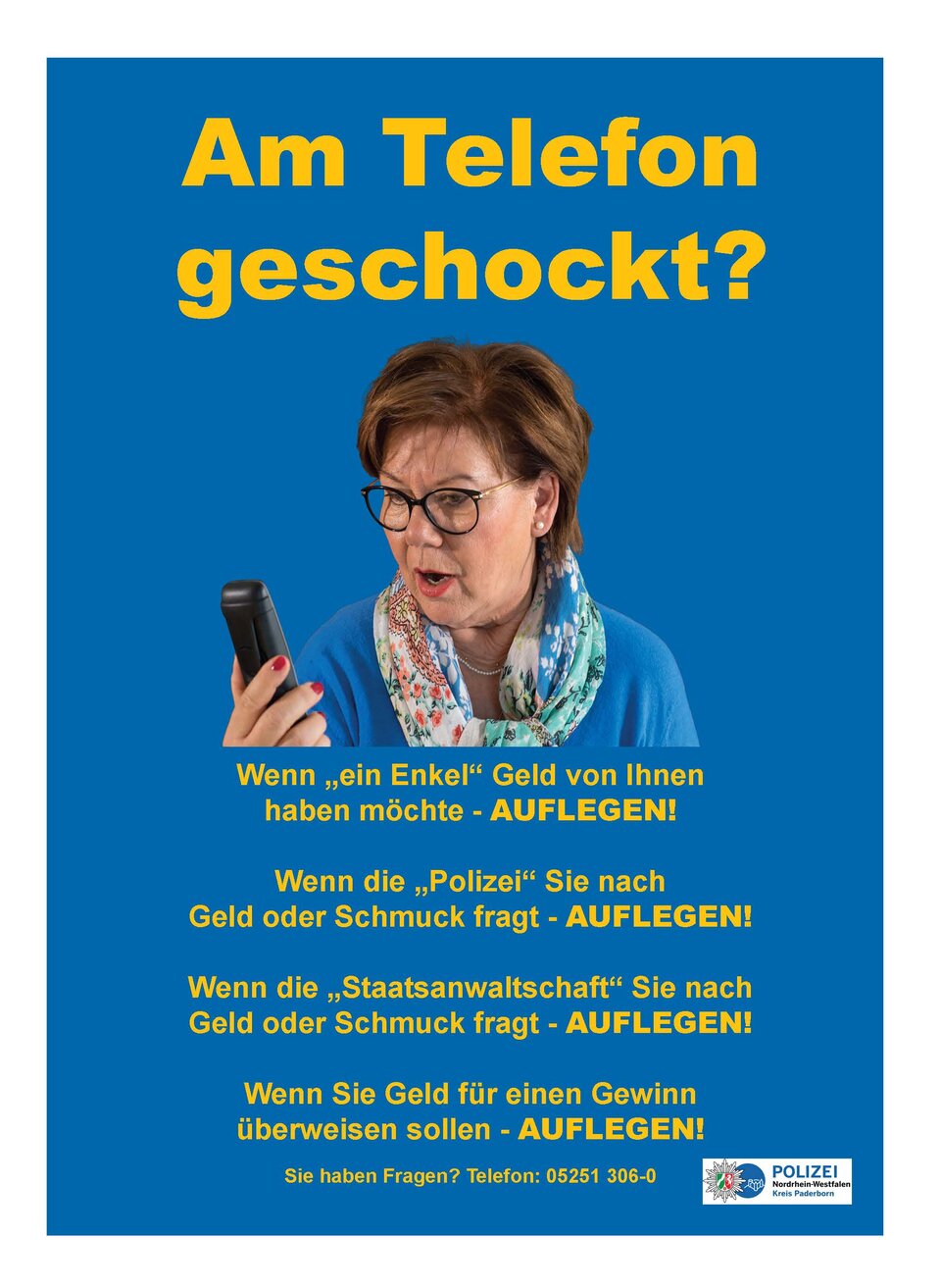 Das Plakatmotiv zeigt eine Frau mittleren Alters mit brünetten Haaren und Brille die sichtlich geschockt mit offenem Mund auf einen Telefonhörer starrt. Gelbe große Buchstaben fordern auf \"Auflegen\"