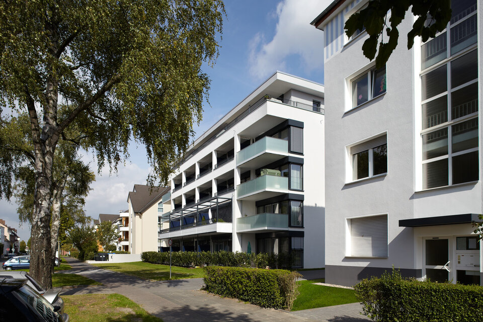 Zwei moderne weißem große Gebäude