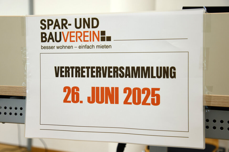 Schild mit Vertreterversammlung